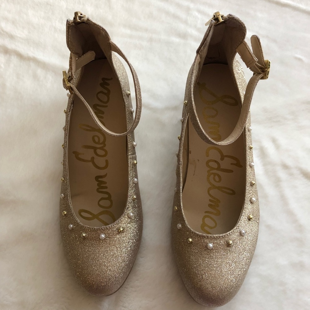 EUC Sam Edelman Gold Glitter shoe. Size 5.